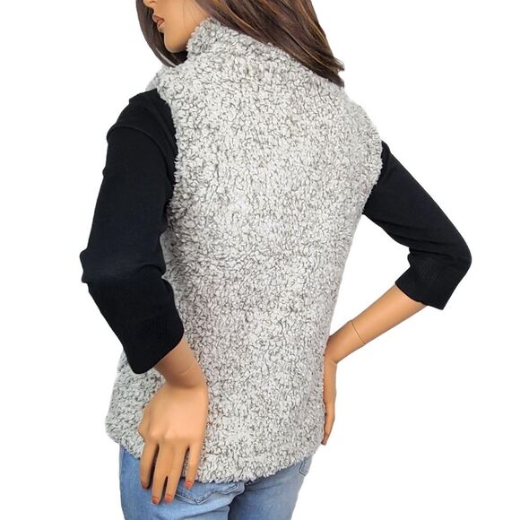 DYLAN By True Grit Gray Faux Fur Sherpa Vest Pockets Snap Women's size Medium - Picture 5 of 10